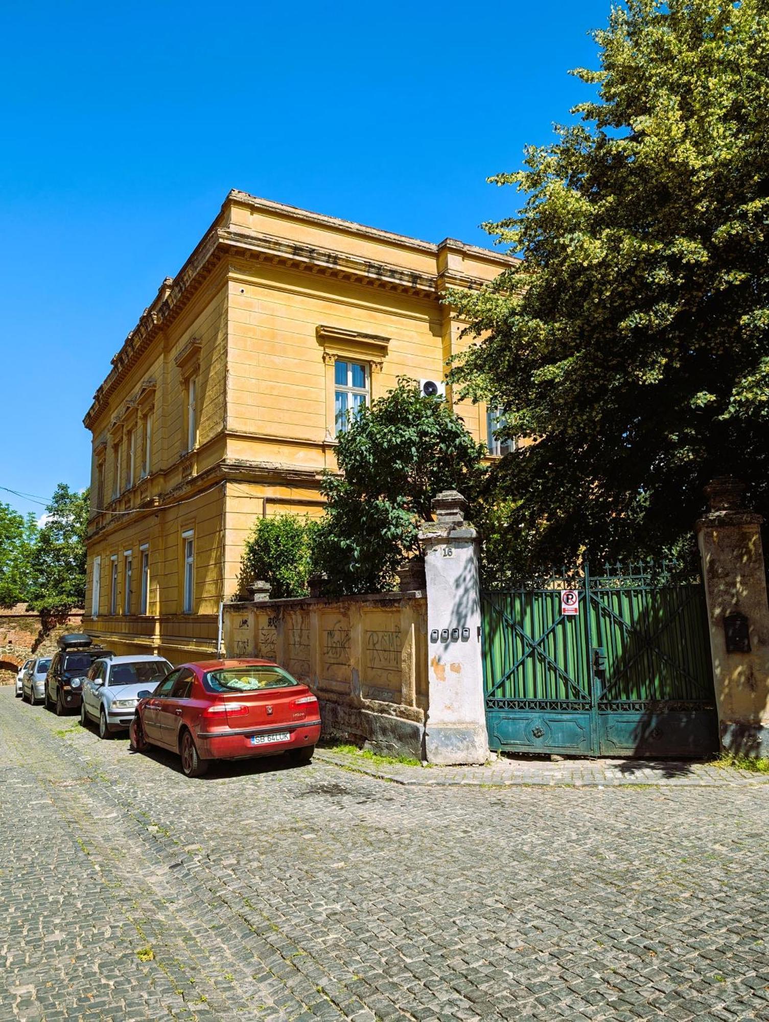 Apartment In Historic Center, Quiet Area, Ac Sibiu Bagian luar foto