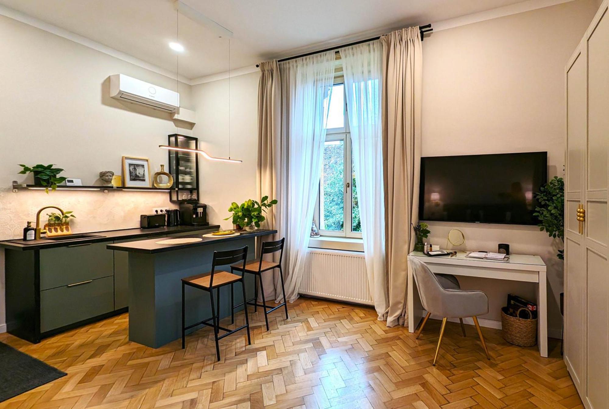 Apartment In Historic Center, Quiet Area, Ac Sibiu Bagian luar foto