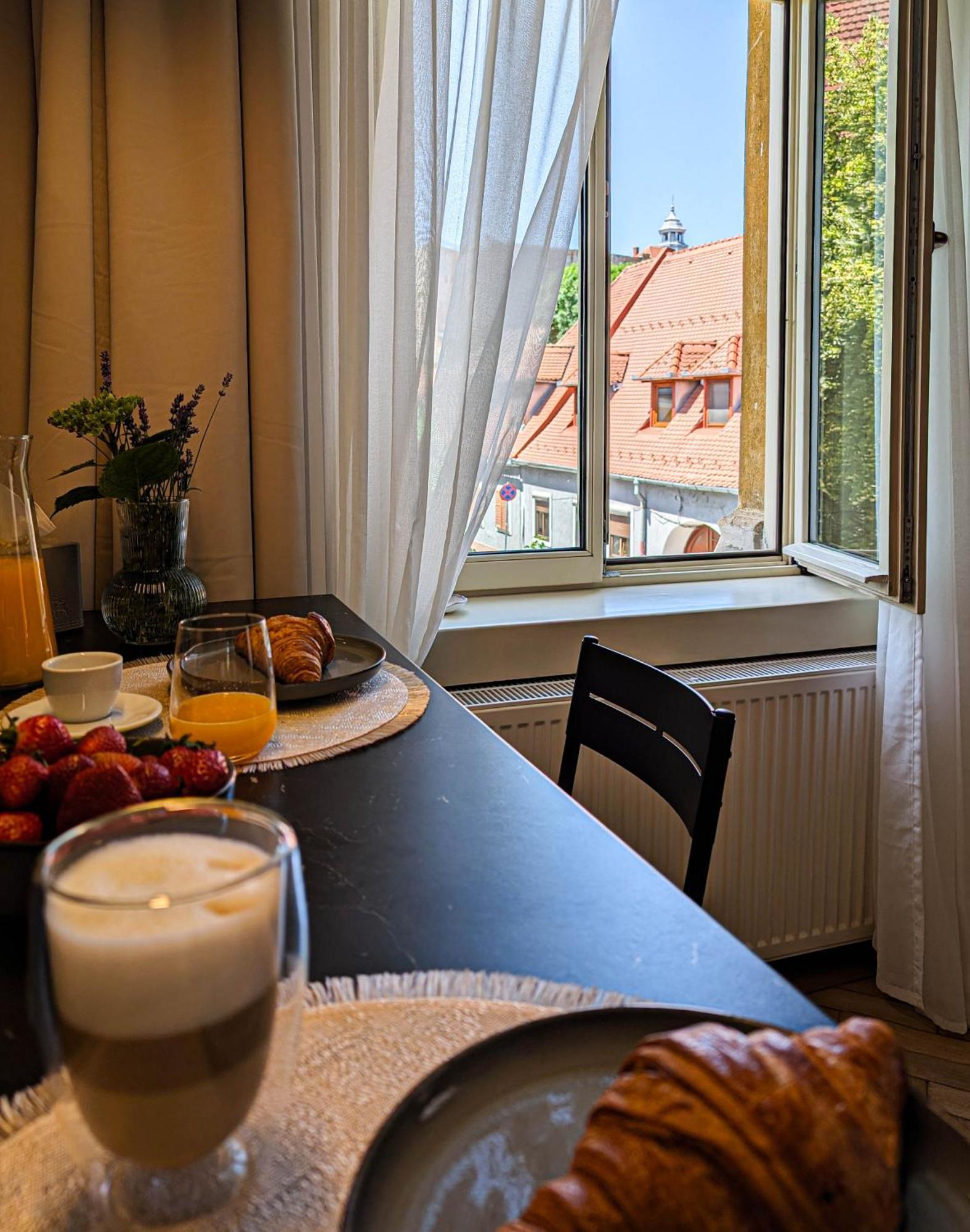 Apartment In Historic Center, Quiet Area, Ac Sibiu Bagian luar foto
