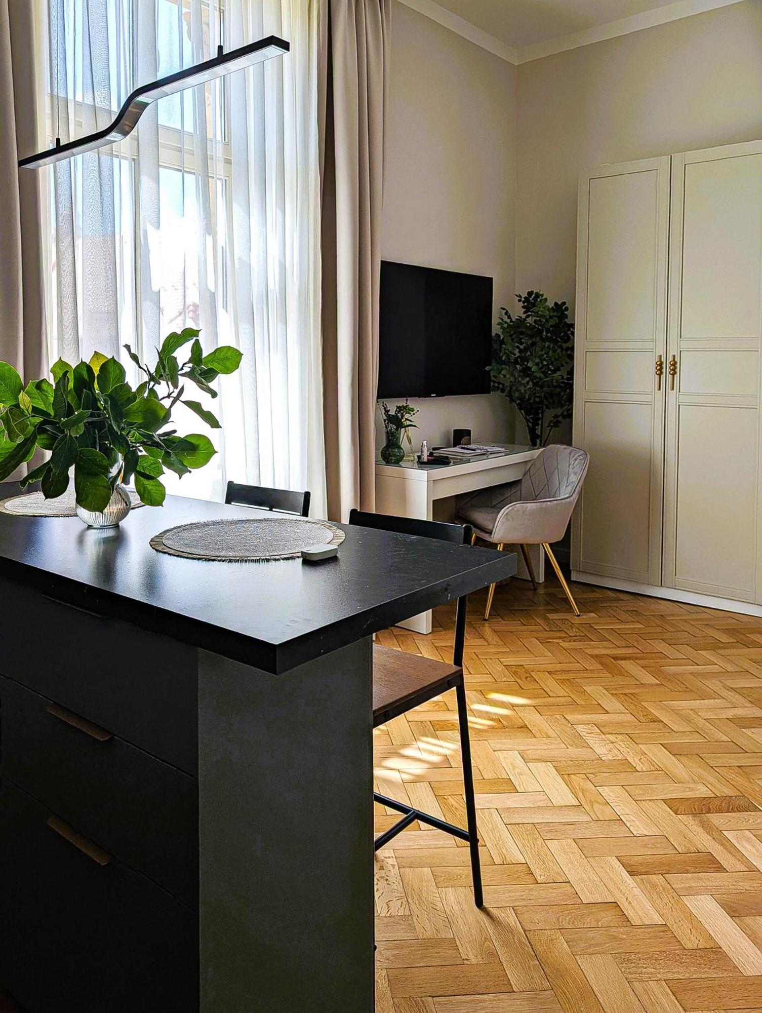 Apartment In Historic Center, Quiet Area, Ac Sibiu Bagian luar foto